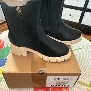 Black boots girls grunge style cute casual white soles size 13